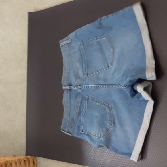 High Rise Midi Shorts - Picture 4 of 6